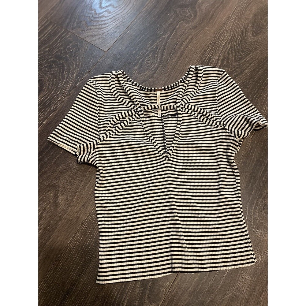 Women's FREE PEOPLE Black & White Striped Cropped Top‎ Size Small